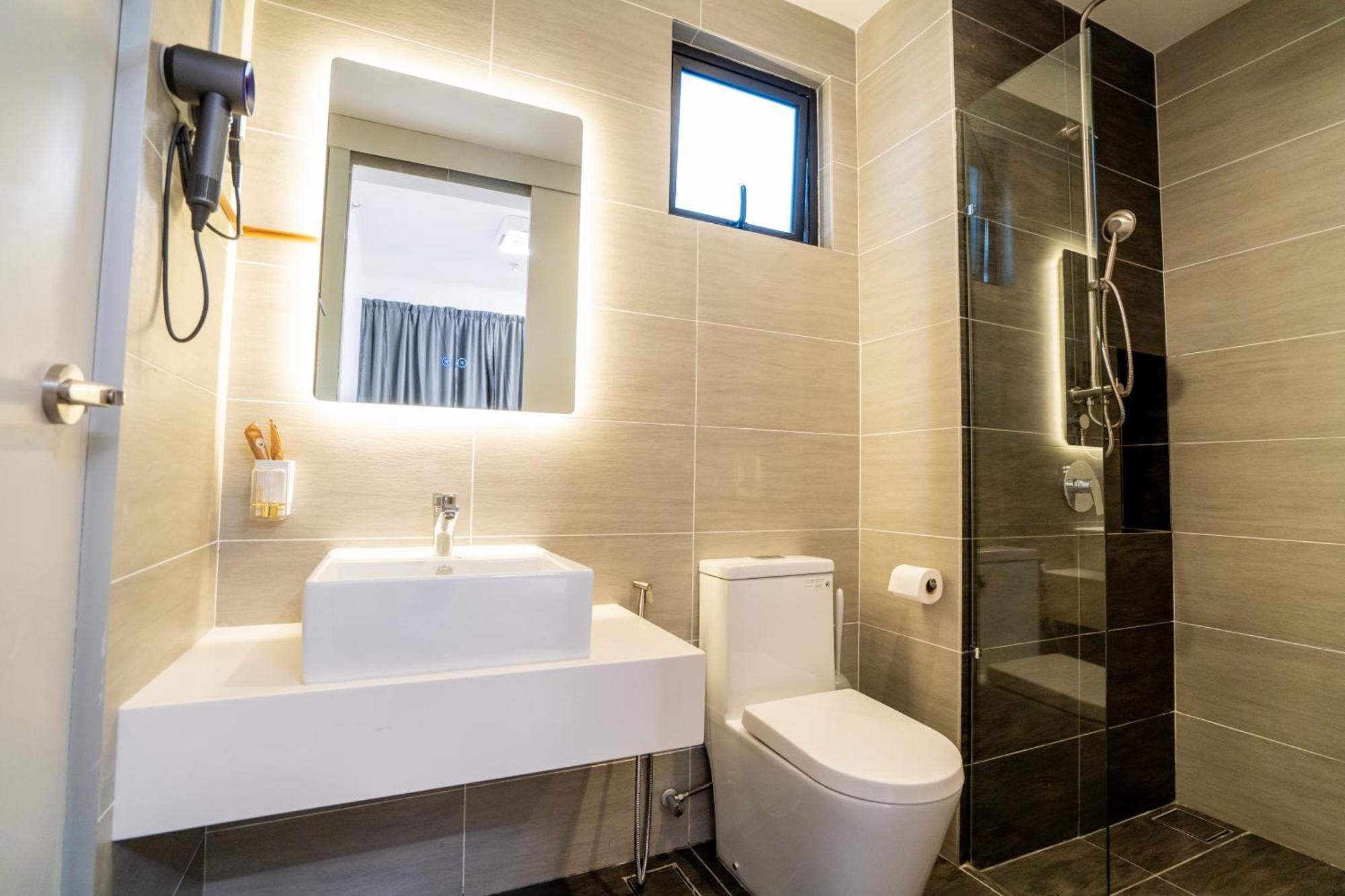 Skyscraper 65 Kl Highest Outdoor Bathtub Luxury Lavish Designer Suite Penthouse Lv65 Kuala Lumpur Exterior foto